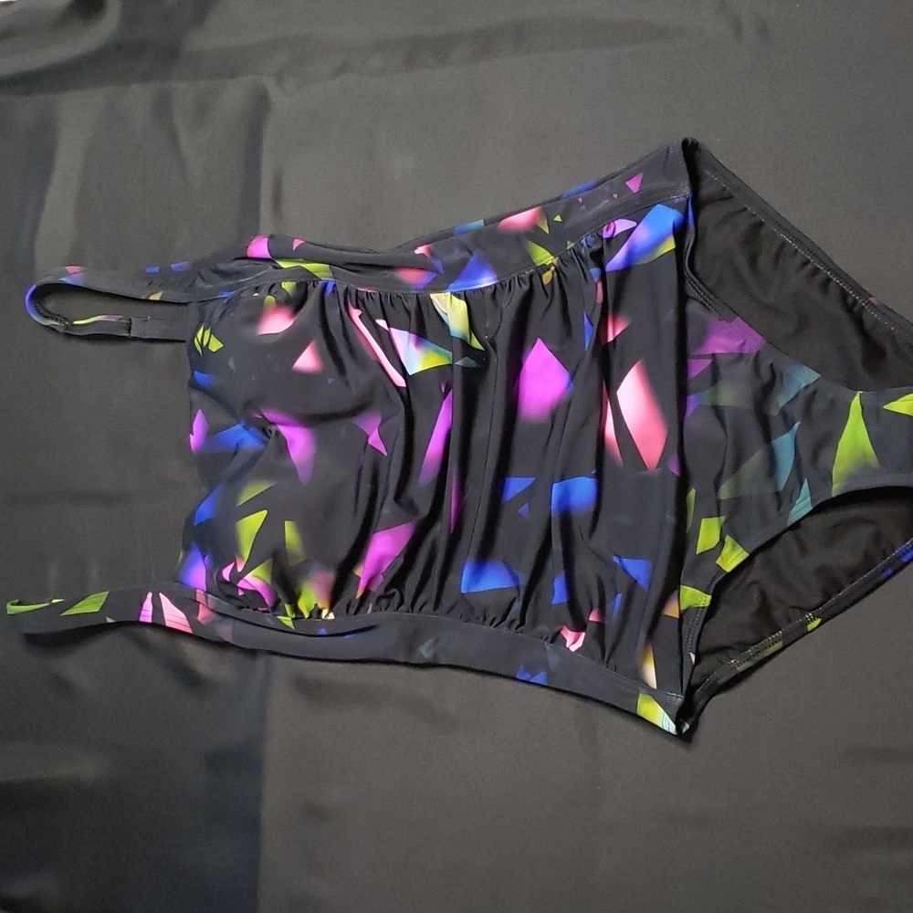 Seekers Essentials Australia NWT Black Tank Swimsuit with Geometric Design